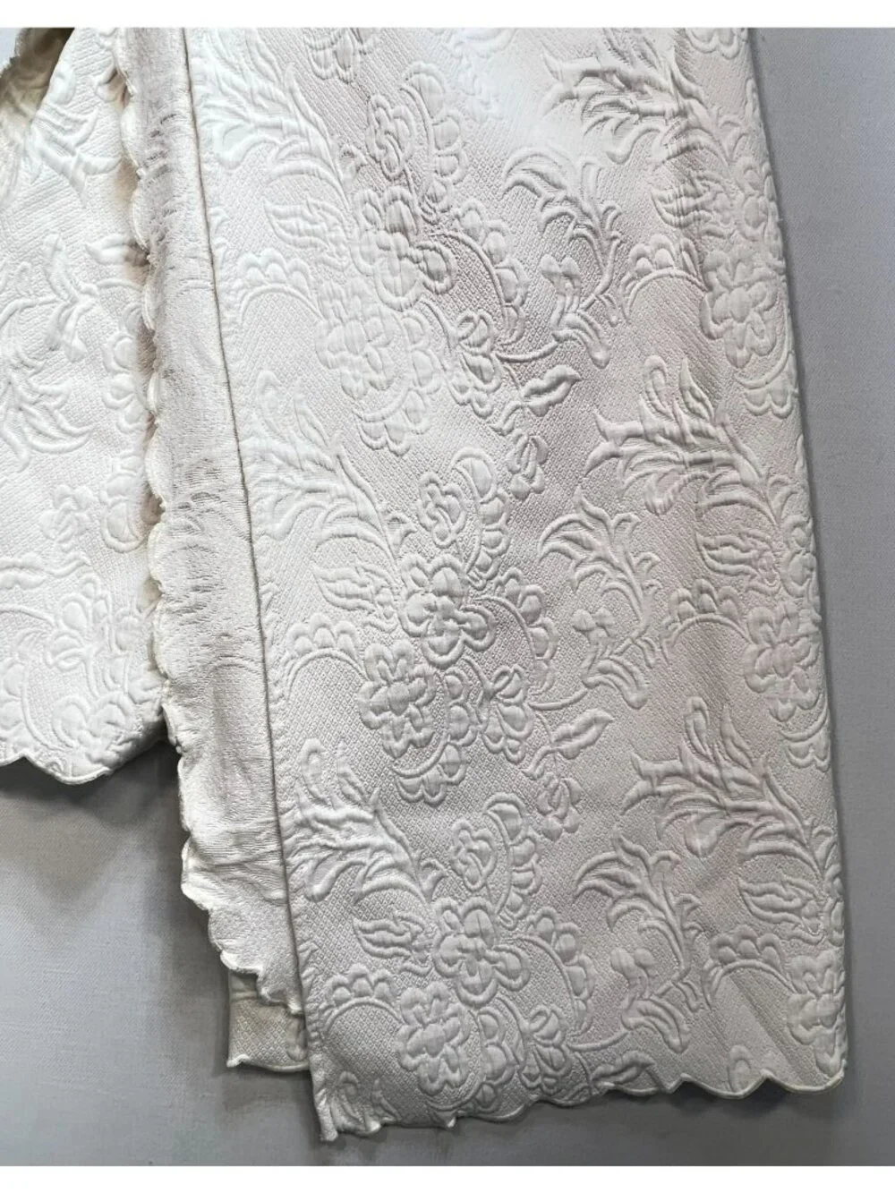 CGG Home Embossed Floral Full Size Coverlet Bedspread Cream Scalloped Trim